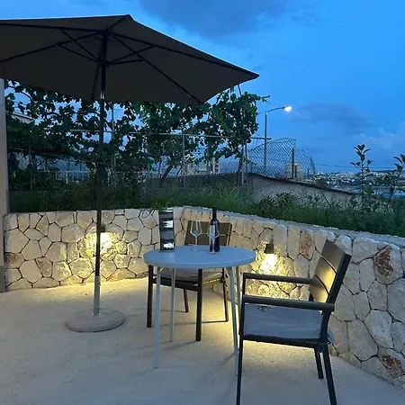 Sunset Apartment *